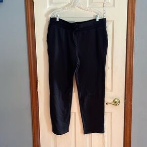 New-all in motion-XXL-black-mid-rise tapered pant. Drawstring & elastic waist.